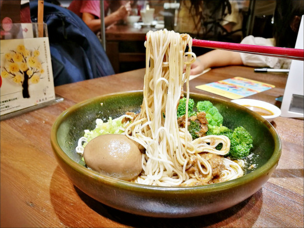 [台中] 春水堂人文茶館台中新光三越店 平日晚餐不用排隊 平日限定雞腿丼有好吃