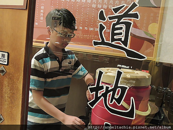 來去豐原吃道地牛肉麵，湯濃肉大塊好滿足啊!