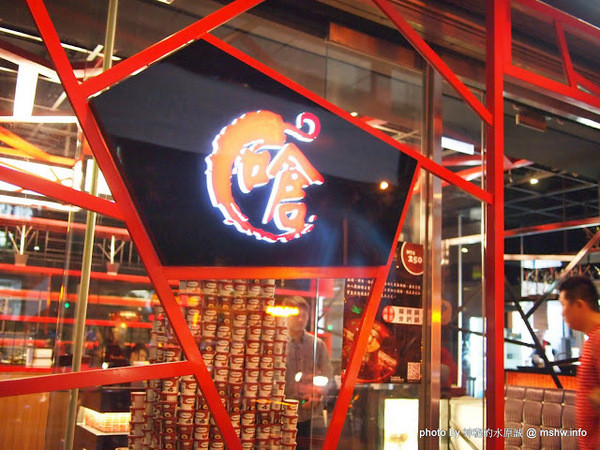 【食記】台中嗆頂級鴛鴦麻辣鍋@西區BRT中正國小 : 小蒙牛的麻辣火鍋吃到飽,送餐快速,食材尚可…推薦給喜歡吃肉喝麻辣的人        
      