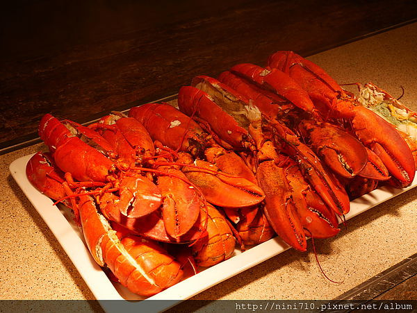 台中美食~二訪金典酒店栢麗廳龍蝦吃到飽(根本不像新聞報導的那樣糟 不管餐點還是服務品質都是一級棒 重點是龍蝦真的隨你吃到飽)