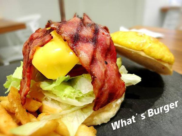 【台中一中街】超酷波蘿麵包漢堡Whats burger！吃了會想念的好味道！(邀約)