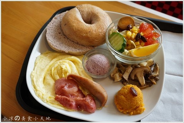『台中。南屯區』BAGELS′n BEANS貝果&咖啡─鬆軟有嚼勁多種口味貝果元氣早午餐