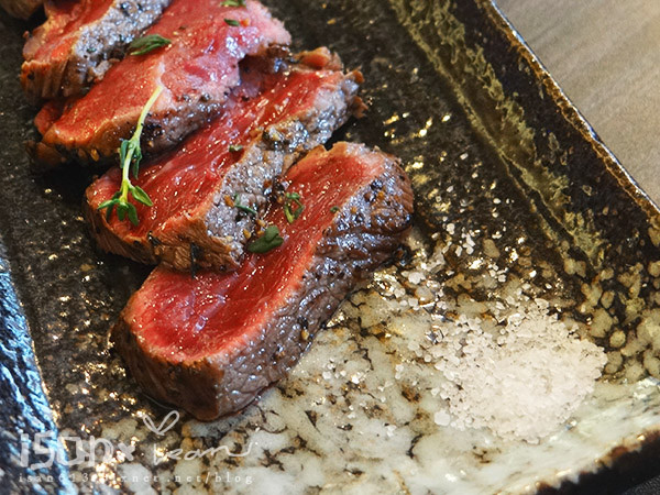 「牛嫂 台南溫體牛肉火鍋」臨近統聯南崁站的台南溫體牛餐廳，清甜的蔬果湯底火鍋，還有牛肝牛皮等老闆推薦的秘密菜單哦^o^