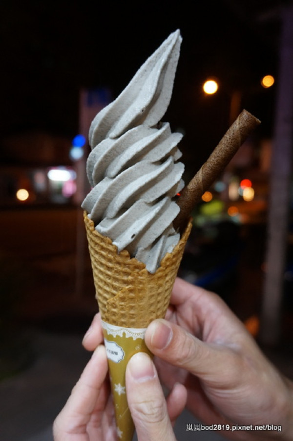 【台北萬華】皇后-Queen霜淇淋－１００％台灣當季水果製成，每天口味不一樣喔！（慶開幕買一送一）（近萬華火車站）