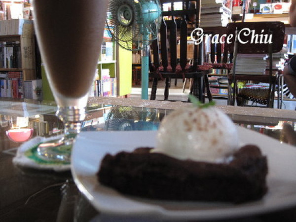 舊書櫃人文咖啡in宜蘭