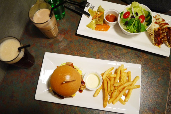 【新北】中和 癈墟早午餐 Fresh Brunch 癈城捲 漢堡 帕尼尼 5/13前慶開幕打八折 打卡送洋蔥圈♥♥♥