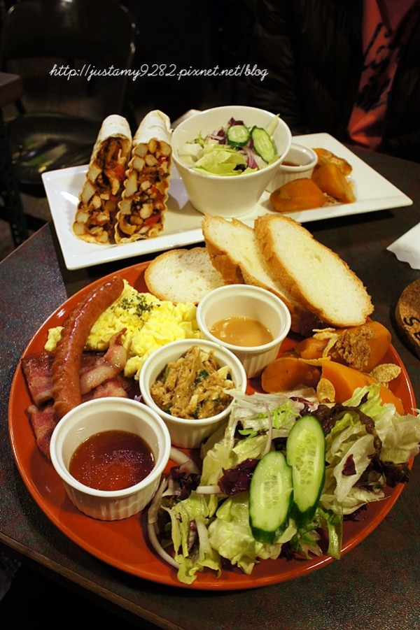 食記 ☞ 新北市/中和區 ▍癈墟早午餐 ▍週末假日就是要『荒廢』自己~ 吃頓超豐盛的早午餐滿足自己的味蕾❤