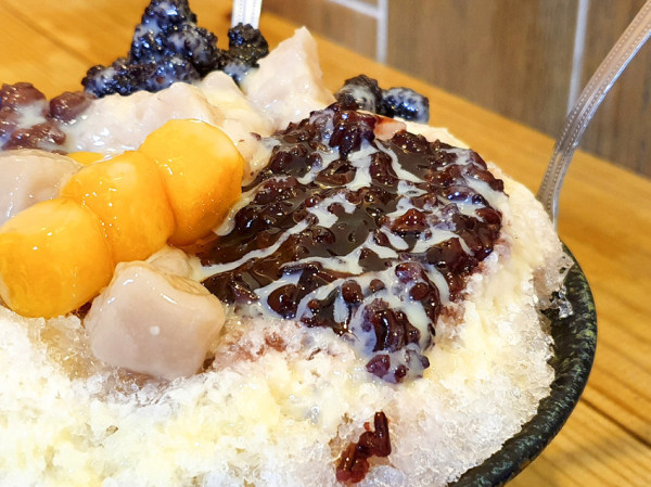 【新竹冰店】冰斗古早味剉冰 里長伯家隔壁的冰店 澎湃俗擱大碗 巨城周邊美食
