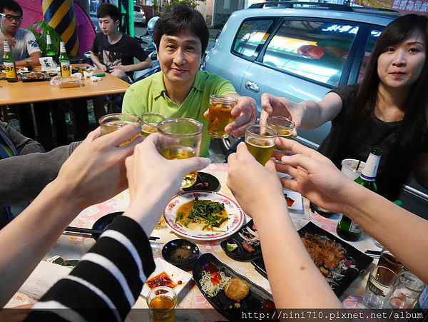 台中深夜食堂~東來屋平價啤酒串燒 道道活海鮮都百元不到 秋刀魚一隻才11元 好店 不衝嗎? 衛子雲大哥都衝來了