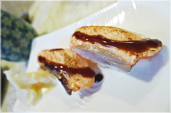 食。新北三重。海幸壽司鮨處+在小店面遇到生魚片+近三和夜市+日式料理+菜單Menu價位美食