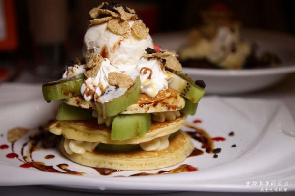 『食記』高雄左營。Cinderella仙杜瑞拉鐵板甜點讓灰姑娘變公主，甜蜜的華麗甜品（N訪）