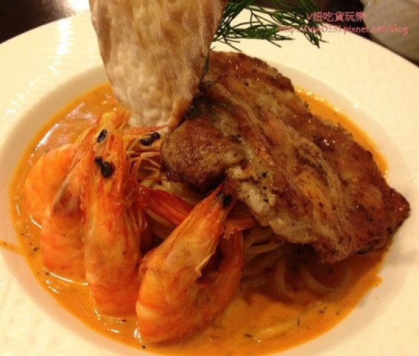 [永和]我心中NO.1義大利麵❤海盜船❤澎派海鮮義大利麵、料好實在無限量玉米濃湯 原仙客樂老店 / 近頂溪站、樂華夜市