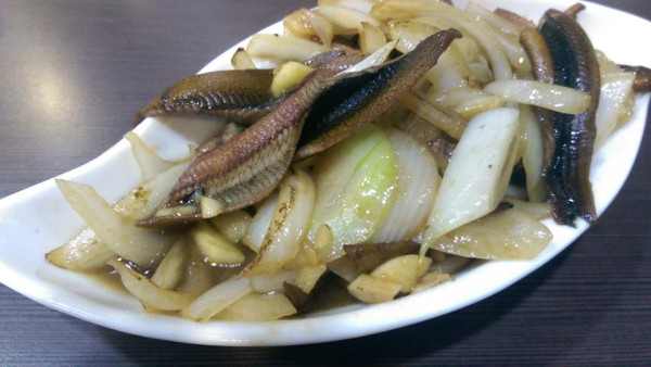美食記錄--台南阿輝炒鱔魚：越淮橘依舊，植北價不同