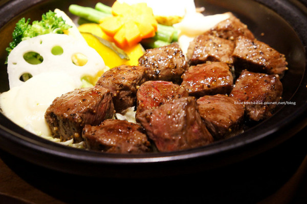 【台中西屯美食】Youbi用美 日式土鍋燒料理 - 服務親切體貼.裝潢美輪美奐.雪花牛燒好好吃 