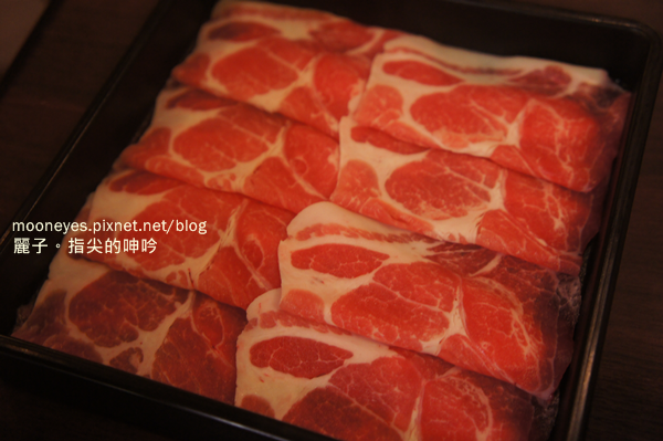 [美食] 新北永和。MoMo-Paradise雙和牧場：我就是愛吃壽喜燒！