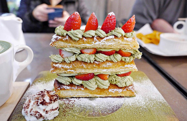 【台北捷運美食】【忠孝敦化站美食】左道(抹茶草莓千層派)