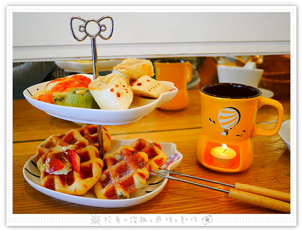 [台南食記] All Pass歐派比利時鬆餅~豪華版甜蜜雙人分享餐之Hello Kitty巧克力鍋！還有鹹口味鬆餅！(體驗)