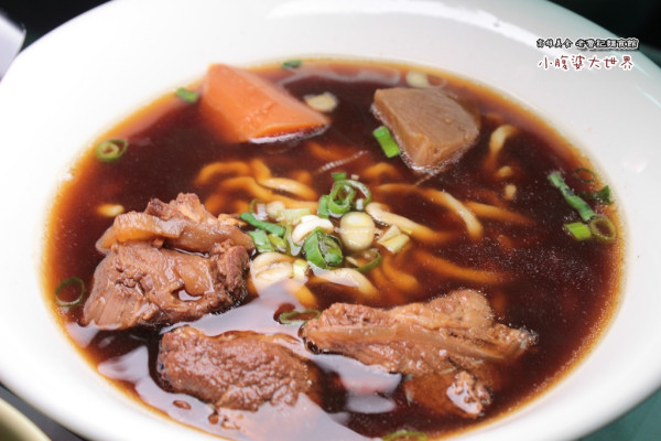 【高雄美食】老魯記(山東)麵食館，傳承老眷村的滋味，苓雅師範大學美食，捷運美食(五塊厝站)