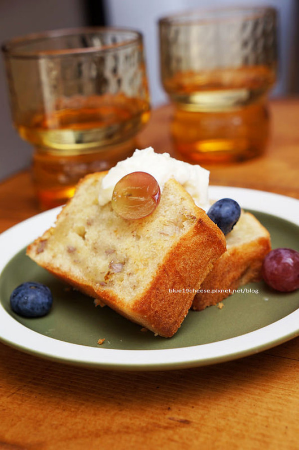 【台中咖啡美食推薦】零柒咖啡 - 自在空間.小巧明亮.磅蛋糕好吃.單品不錯.用不鏽鋼吸管喝飲料耶