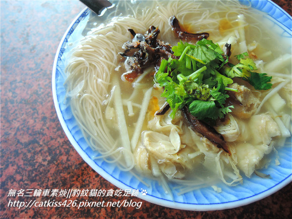 【彰化 小吃】無名三輪車素焿—料多湯頭好，連肉食夜貓都讚不絕口