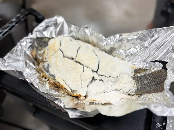 宜蘭縣礁溪鄉賣魚郎食酒处》宜蘭礁溪自家魚塭現撈活魚料理餐廳，鹽烤台灣鯛必點，飯後還能餵魚