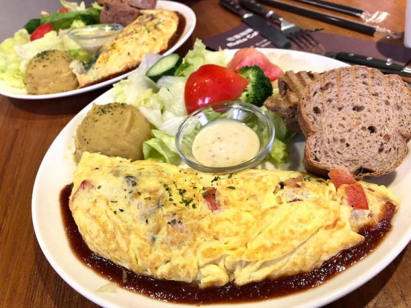 汐止早午餐『牧童咖啡 Mutto Cafe(福德店)』內用免費WAIF無線上網與插座，義大利麵、早午餐蛋捲、現打果汁、下午茶、甜點，完整菜單價位