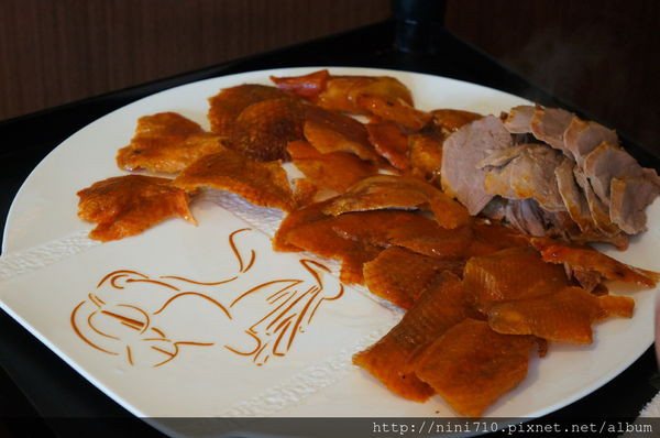 台中美食~台中鴨店秘辛 鴨片館新北平烤鴨專賣 蘿蔔絲餅與鴨油炒蛋(溜黃菜)都好棒棒