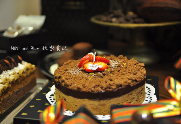 【台中】chochoco獨有N65巧克力豆，與國際大師Andres Lara合作耶誕限定商品"芭娜娜熔岩巧克力蛋糕"。美術館旁甜點推薦