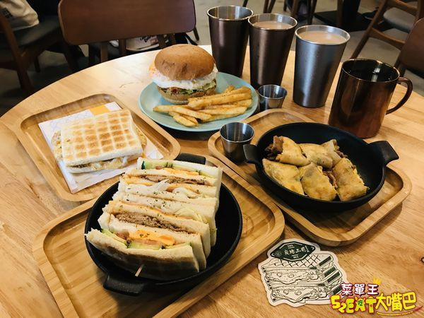 台中南屯美食早餐肉蛋土司》土木公社炭烤土司菜單價位大公開！堅持用炭火烤的日式屋台風土司專賣店～台中公益路大墩路必吃美食小吃餐廳推薦。