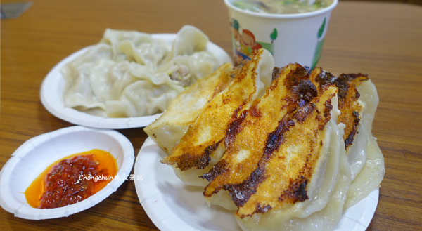 新北汐止老店【阿財鍋貼】高人氣排隊美食 !