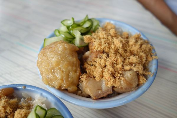 又一間有招牌沒有店名的老店..低調的人氣好夯..公園路米糕