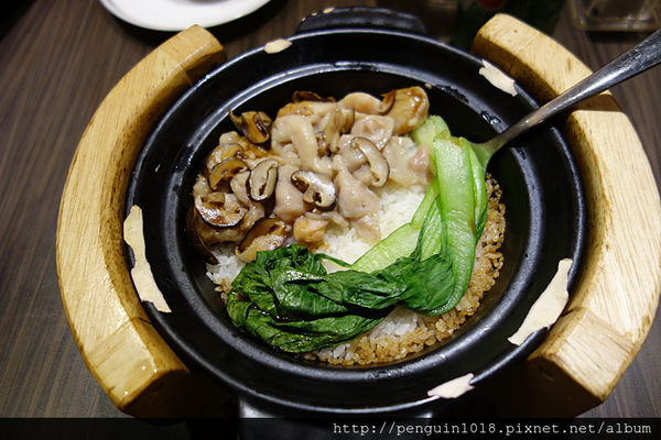 【台中】哄供茶餐廳(台中美村店)；中規中矩的港式飲茶餐廳。