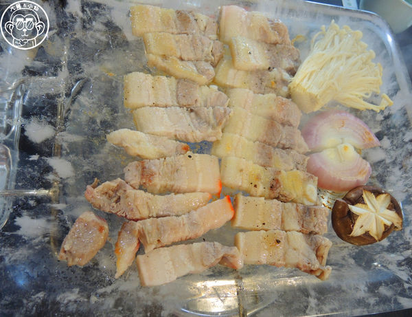 呷飽祙【新北新店･首爾大叔韓國料理】來韓式餐廳吃水晶五花肉        
      