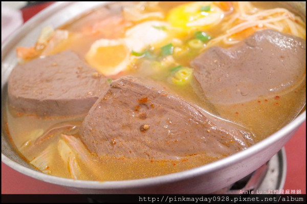 ✿高雄✿ 招牌鴨血跟臭豆腐真的超夠味 還有白飯跟汽水無限量供應 麻辣湯頭也是溫順好喝 ➜ 紅燈籠麻辣鍋