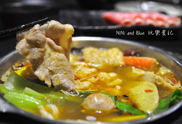 【台中】銅鍋子鍋物料理火鍋，中國復古風旗袍女侍上菜囉!老虎城Tiger City美食餐廳