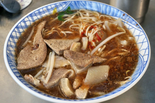 新竹早餐美食|黃媽媽麵店(榕樹下麵攤)-隱藏在巷弄小時候美食回憶(CP值高/學府路/麵食)--踢小米食記