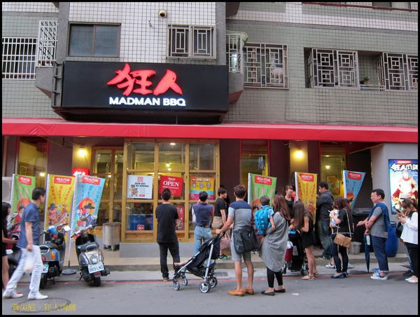 台中西屯區=<食>狂人肉舖~在台灣也能吃到汽油桶烤肉呀!!!!=