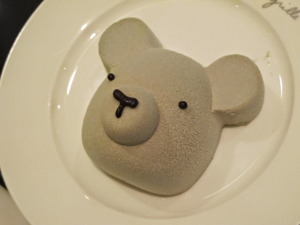 [食記]法式甜點 agnès b. café 小熊開心果巧克力蛋糕。超萌~ @微風廣場2F