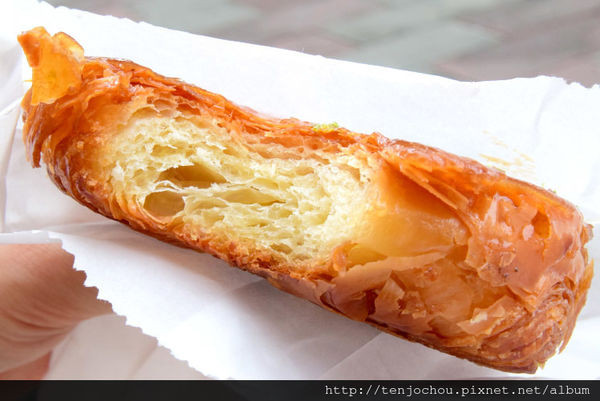 花花，甲飽沒【台北食記】Pain aux raisins葡萄麵包 焦糖奶油酥怎麼可以這麼好吃！松山線美食甜點推薦