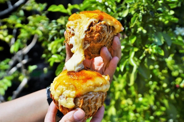 獨創韓式栗子頭爆餡料火焰泡芙，限定限量出爐療癒美食｜笛爾手作現烤蛋糕 - 跟著尼力吃喝玩樂＆親子生活