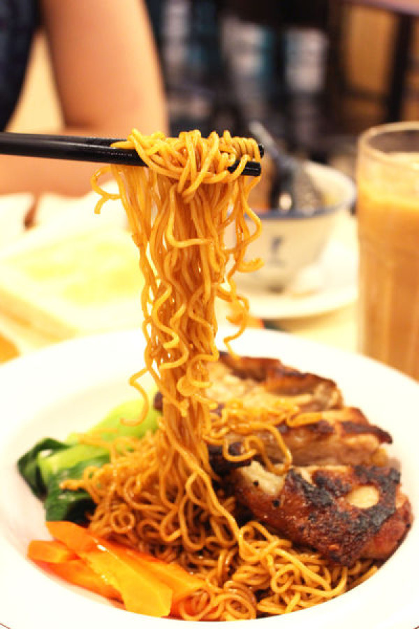 好吃的蔥油雞排撈公仔麵~崔記茶餐廳~