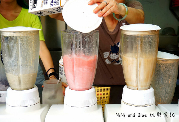 【一中街小吃】好家現打當季果汁，阿月紅茶冰斜對面。吃小吃+配果汁營養100分