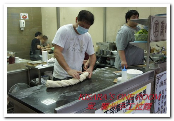 現點現拉好風景──軍．蘭州手工拉麵        
      