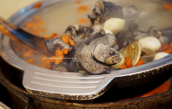 【台中西區】冠鴻羊雞城 - 環境乾淨.態度親切.食尚玩家介紹.遵循古法.忠於原味.傳統木炭溫火燉煮.肉嫩湯甘甜.原古烘爐羊雞城.近台中教育大學