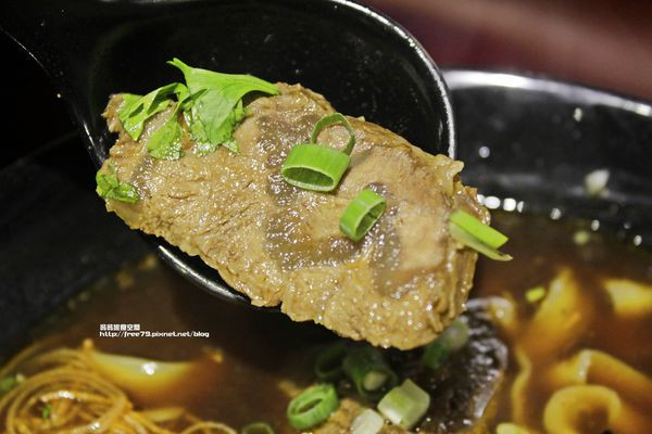【美食-內湖】內湖好吃又獨特牛肉麵❤就在五二食館為您上菜❤內湖好吃的牛肉麵在這裡呦