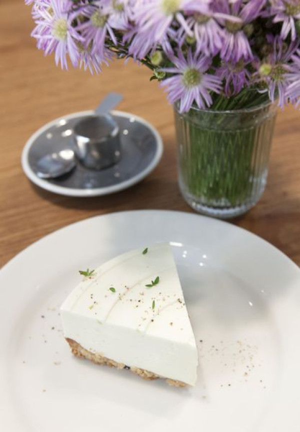 KiOSK - 黑白明亮空間裡的高水準混搭甜點