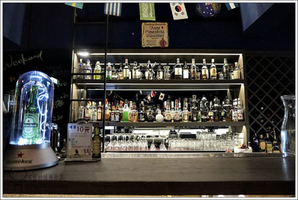 高雄左營區。「Weekend葳肯餐酒館」－適合聚餐和告白的餐廳