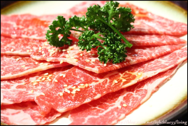 [中山站美食]七條龍炭火燒肉(林森店)～首推牛肉和松阪豬