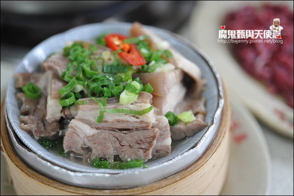 《台南景點美食》柳營小腳腿羊肉總店~國產羊肉專賣店NO1．招牌羊油麵線．清蒸三層羊肉．黃金腿必點！