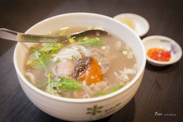 【宜蘭好吃】媽媽胃越南料理  好美味又衛生  生牛肉河粉/紅燒牛肉麵 